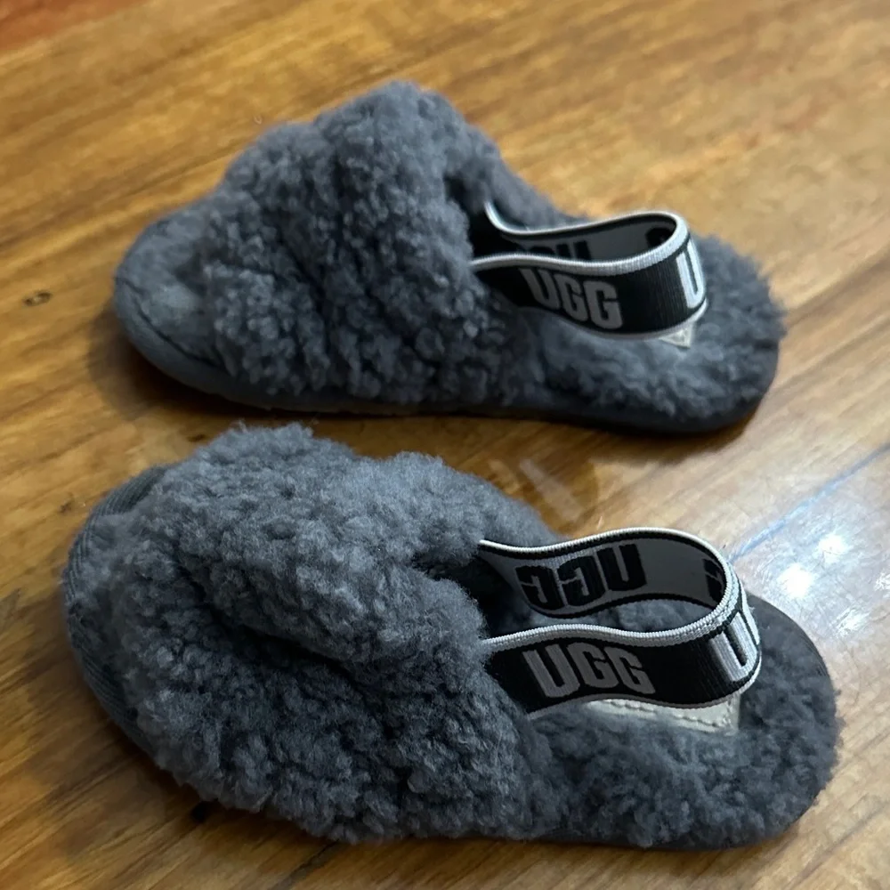 UGG Kids Charcoal Fluffy Slippers